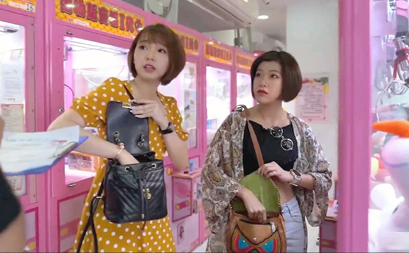 台湾微电影太尴尬了 姐妹街上遇情趣性用品试用结果被小怪兽震到高潮